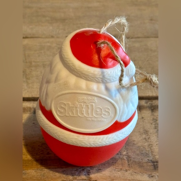 🎅Skittles Santa Candy Dispenser Christmas Ornament🎅 - Picture 4 of 7